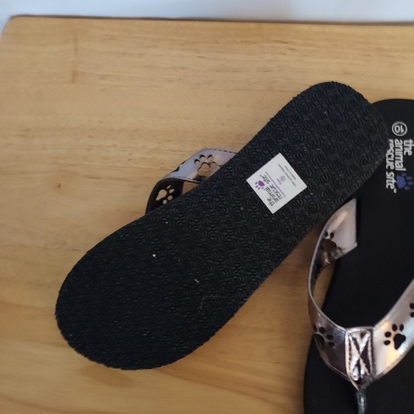 Black and Silver Flip Flops with Paw Print Design - Picture 5 of 5